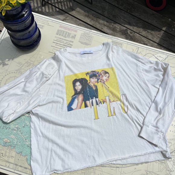 Daydreamer TLC Cropped Graphic Long Sleeve Tee - Picture 1 of 5